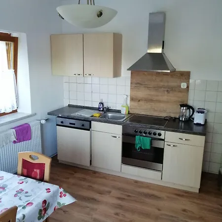 Karolingerweg 2*