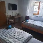 Karolingerweg 2*