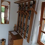 Karolingerweg 2*