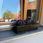 Karolingerweg 2*