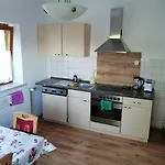 Karolingerweg 2*