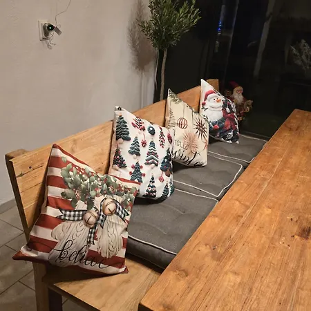 Karolingerweg 2*