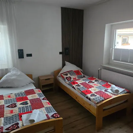Karolingerweg 2*