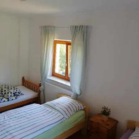 Karolingerweg 2*