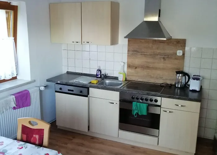 Karolingerweg 2*