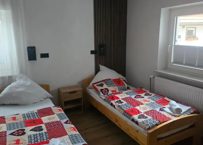 Karolingerweg 2*
